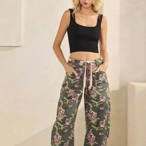 Veveret Floral Camouflage Joggers